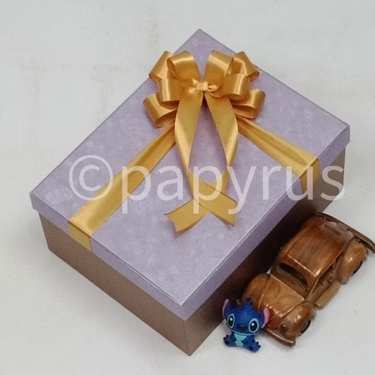 

PAPYRUS Kombinasi 17,5x22,5 Tinggi 10cm Kotak Kado Gift Box Hadiah V3