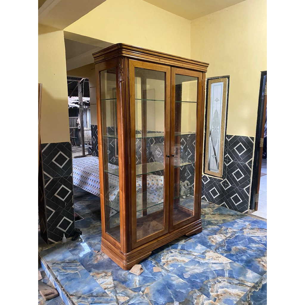 lemari pajangan minimalis lemari pajangan kaca lemari pajangan kayu jati aesthetic