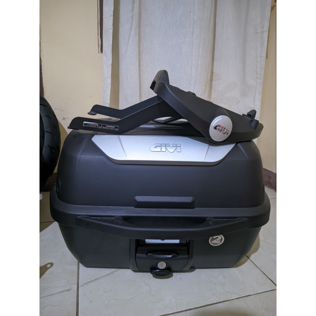 Box Givi Second New (Seken Belum Lama) Untuk Vario Led Old/New Masih Bagus Presisi Original Satu Set