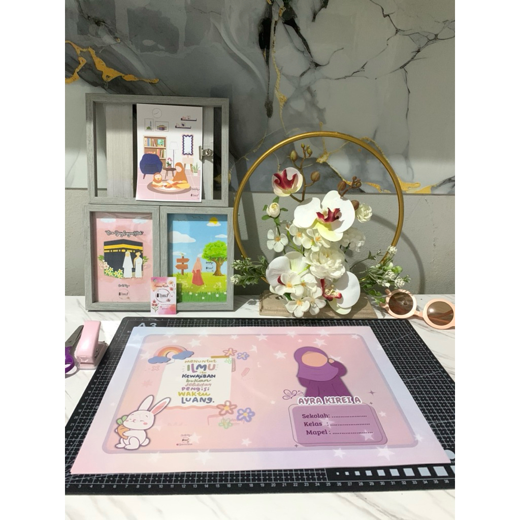 

SAMPUL BUKU CUSTOM NAMA DESAIN GIRL (25x36cm)