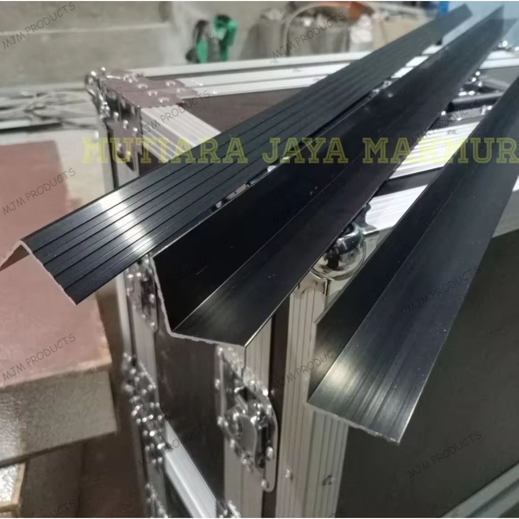 LIST L 50CM LIST ALUMINIUM L HITAM LIS KOPER LIS SIKU ALUMINIUM