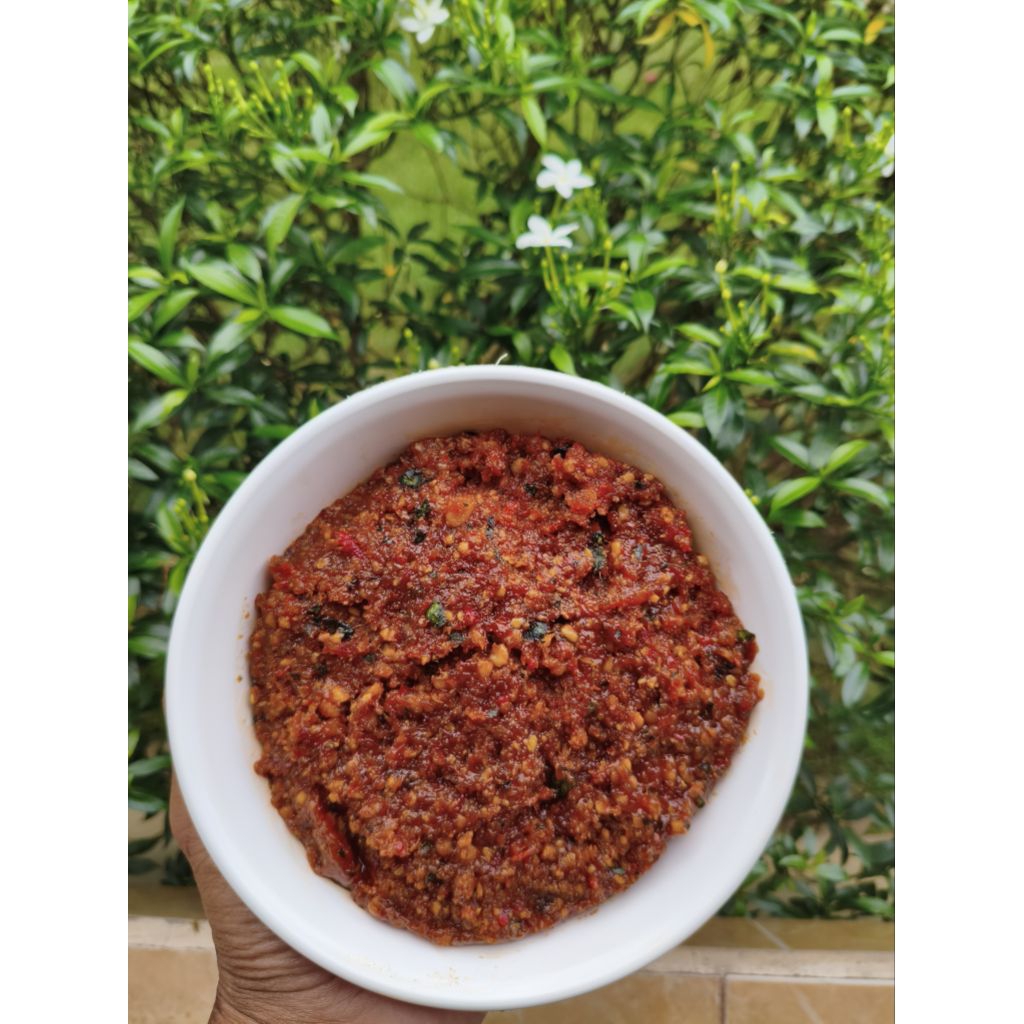 

sambal pecel pedas sedang dengan daun jeruk