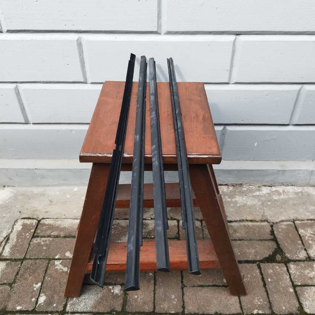 Pelipit Pintu Kaca Naik Turun Mobil Suzuki Grand Vitara Old PNP