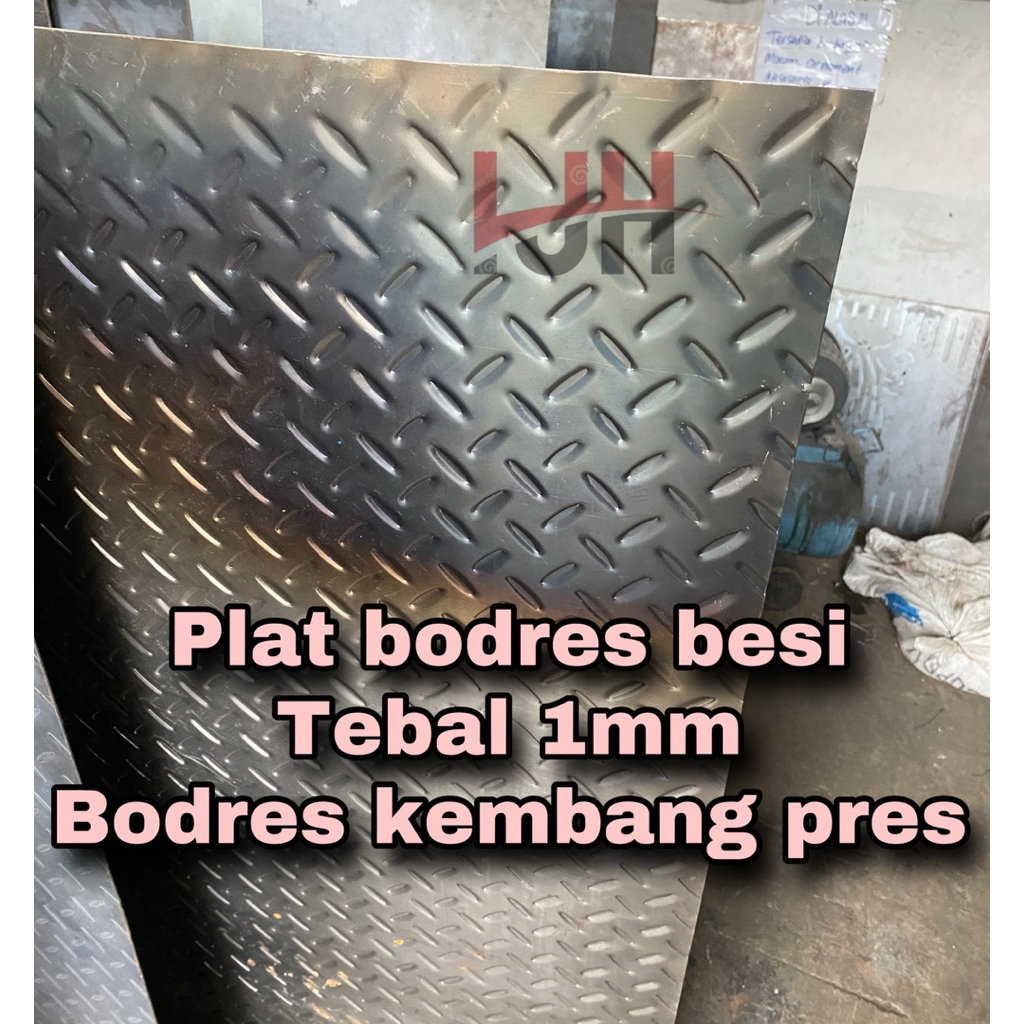 Plat bodres besi tebal 1mm . plat bodres hitam kembang asli pres . ukuran mulai 10x10cm