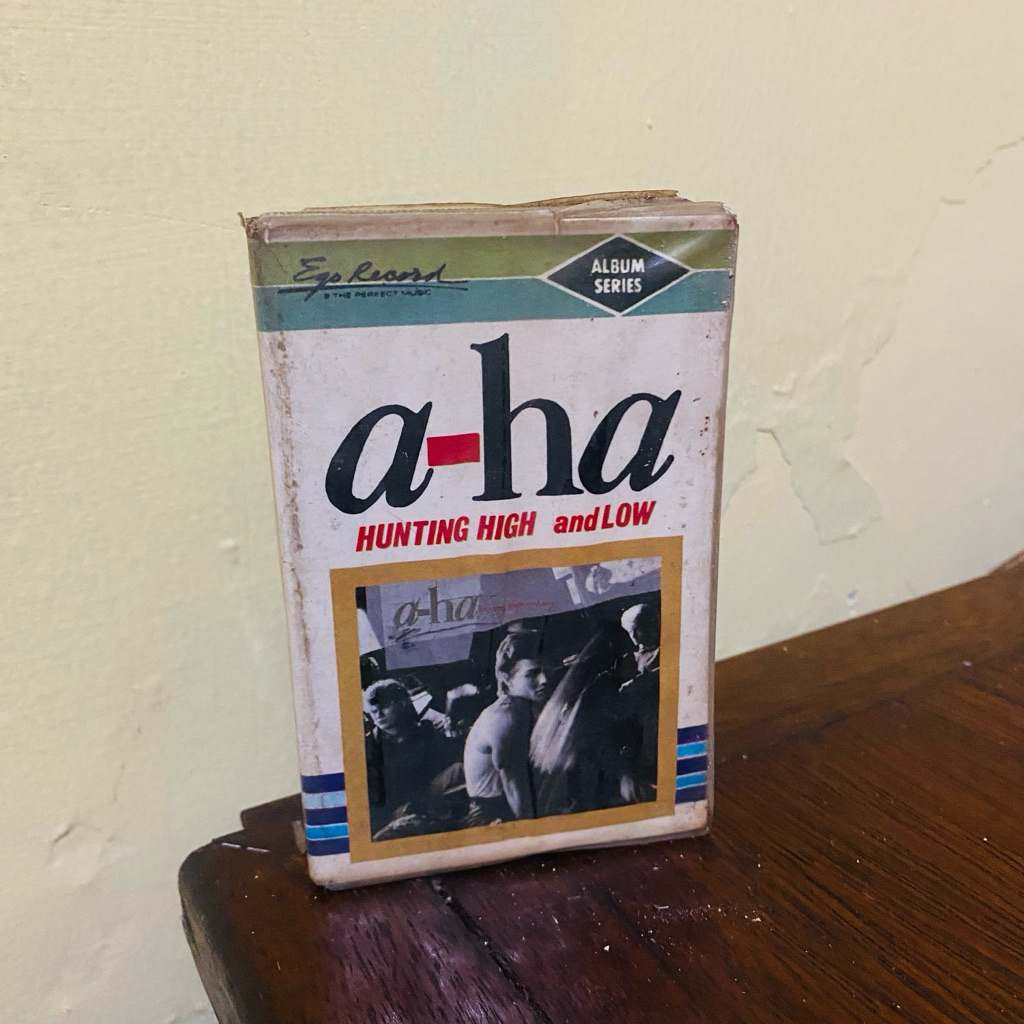 KASET PITA A-HA HUNTING HIGH AND LOW