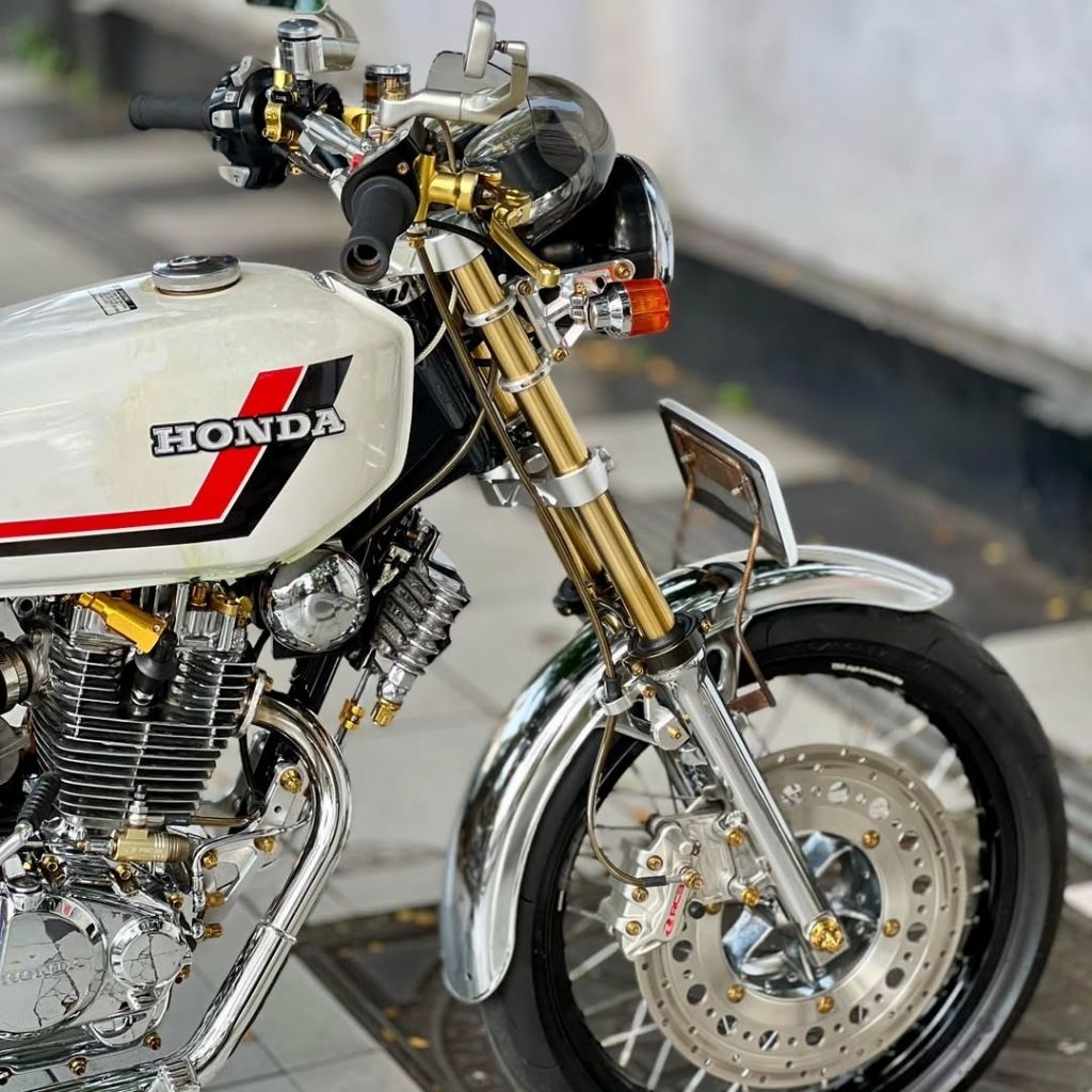 Kupingan GL 100 CNC Buat GL 100 Lampu Kotak Dan Bulat Merk WPPART