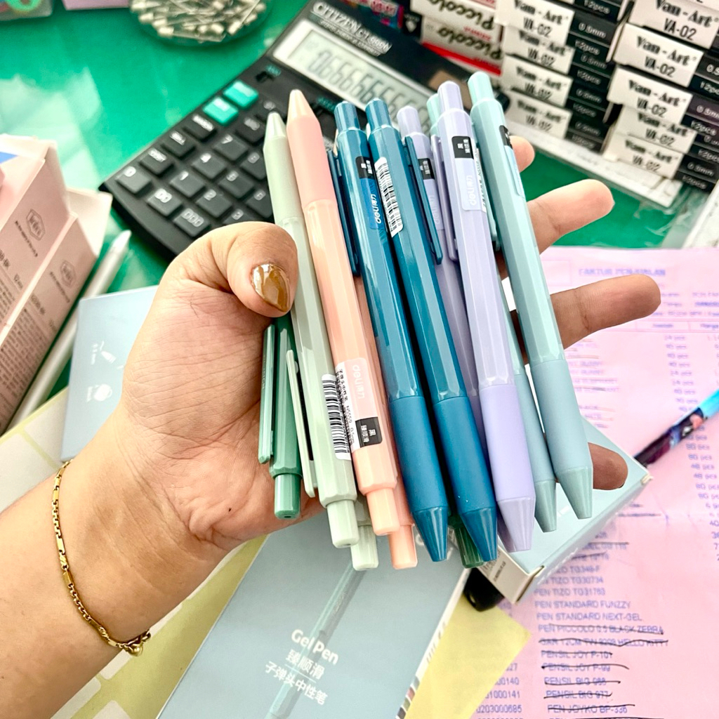 

(12 PCS) BOLPEN GEL DELI NS559 0.5