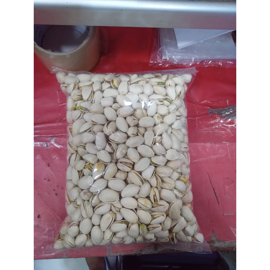 

kacang pistachio