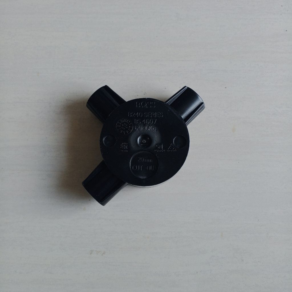 T dus cabang 3 20mm Boss Hitam / Tee dus dos cabang 3 20mm Boss Hitam