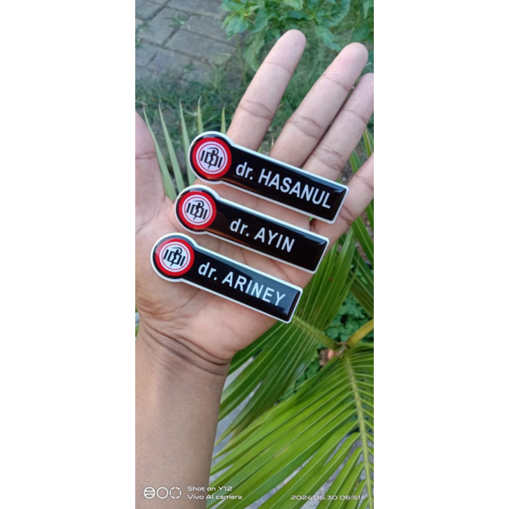 

Nama Dada / Nametage Akrilik logo Bulat 2,5 x 8 cm