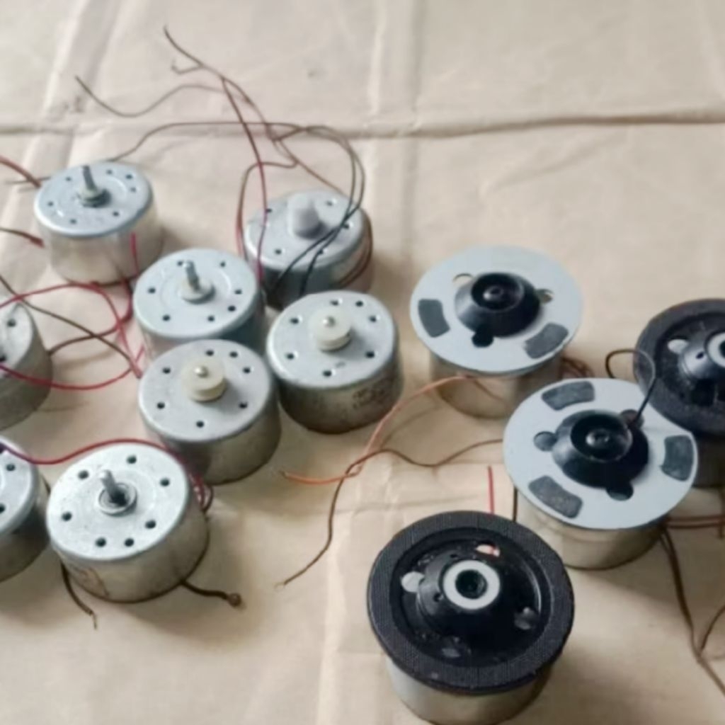 DINAMO GENERATOR LAMPU LED LAYANGAN KECIL DINAMO DVD PLAYER MOTOR OPTIK