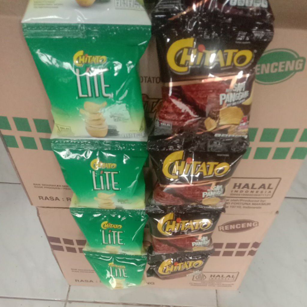 

CHITATO LITE rasa rumput laut dan sapi panggang 1 renceng isi 10 pcs