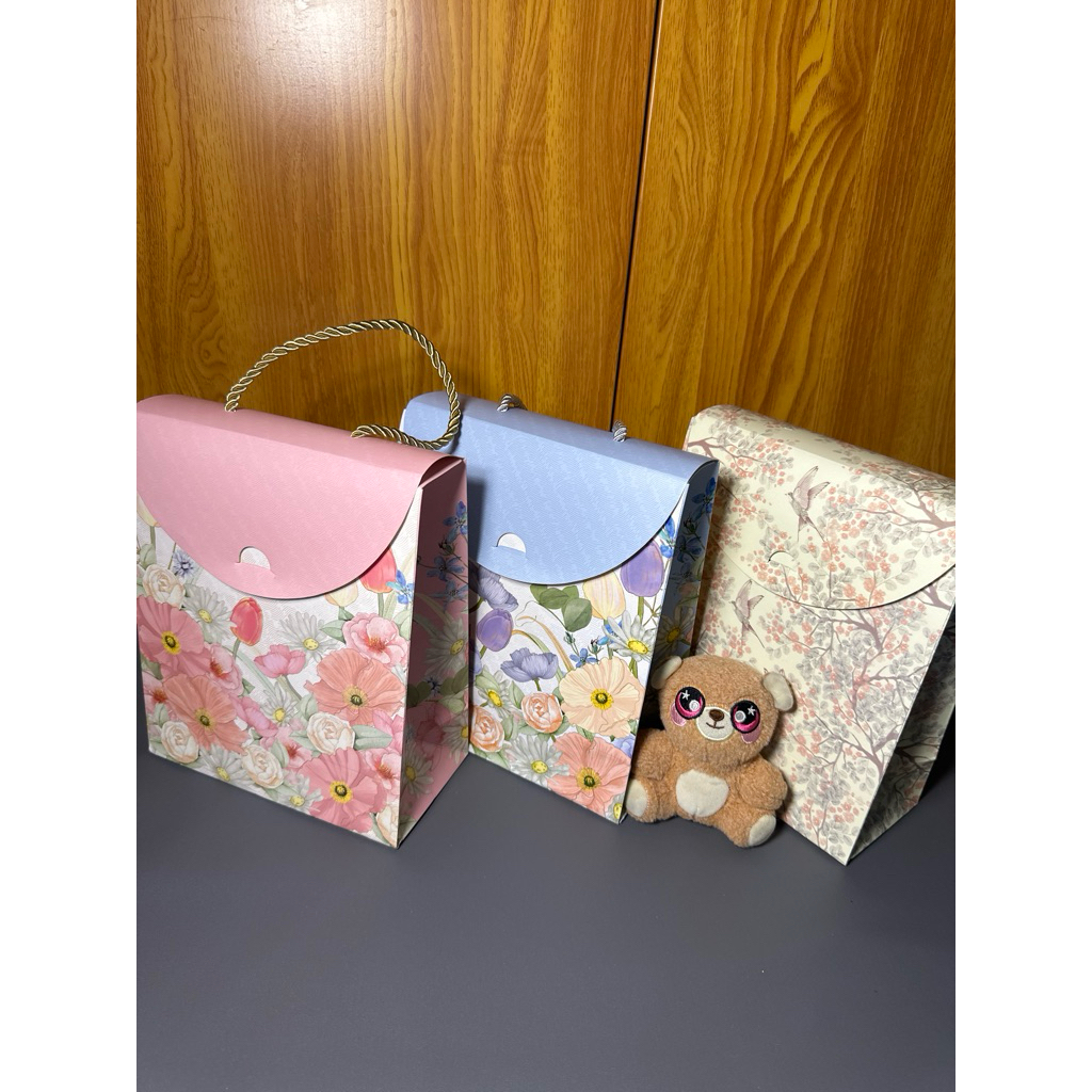 

Paperbag untuk kado - baby gifts bahan premium paperbag hight quality