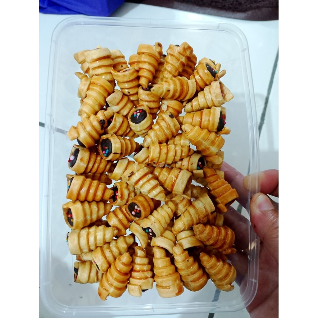 

KUE KERING KEONG ISI COKLAT