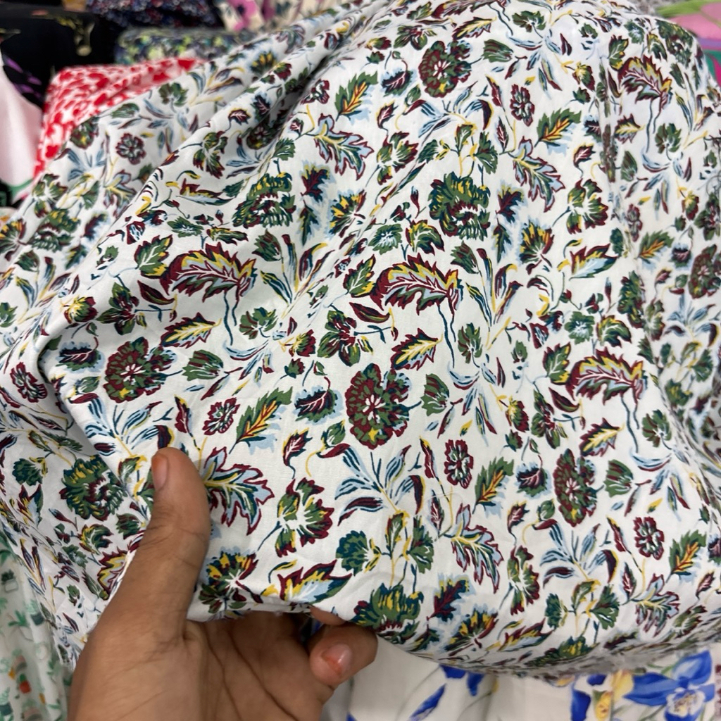 Katun Poplin Motif Daun Abstrak – Kain Adem untuk Dress & Blouse kemeja