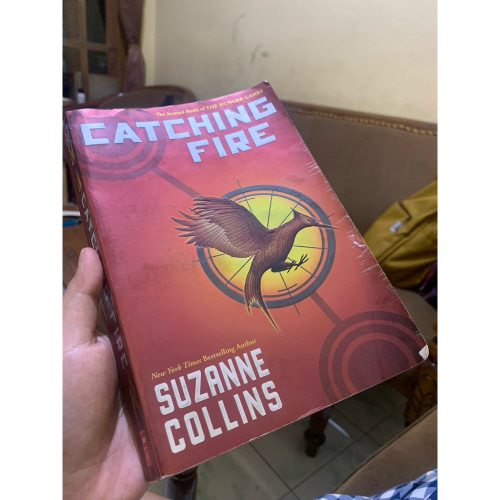 [PRELOVED] Catching Fire English