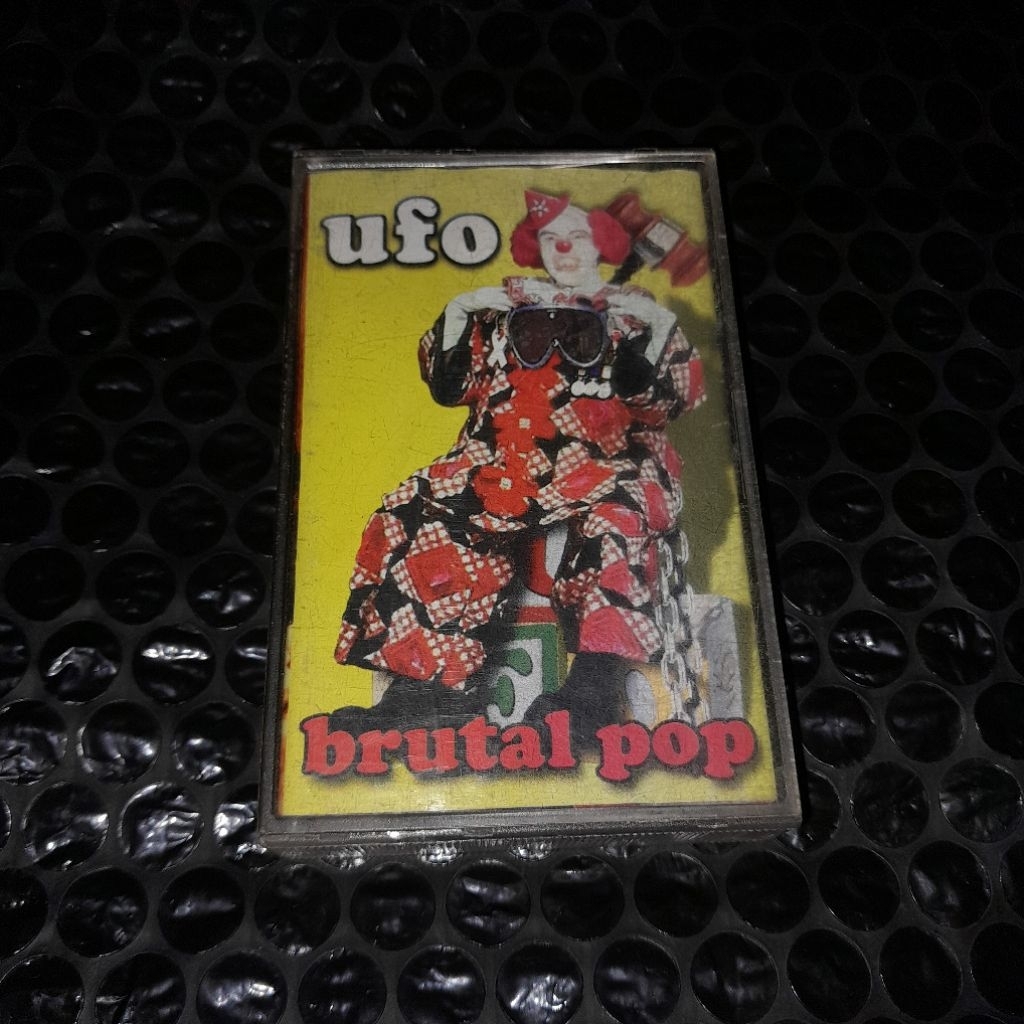 kaset pita UFO Band brutal pop