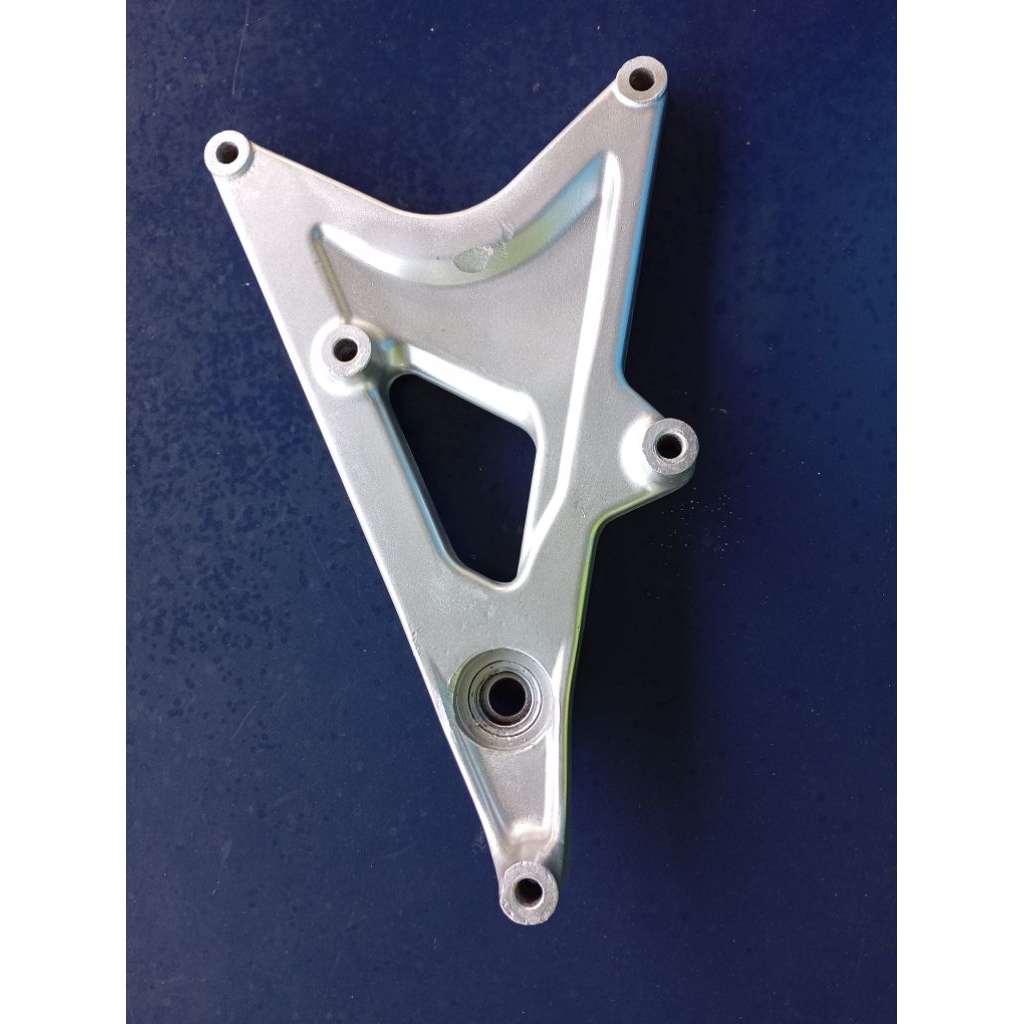 DUDUKAN KNALPOT SWING AREM HONDA VARIO 125 OLD KZR 2013 -2014 ORI