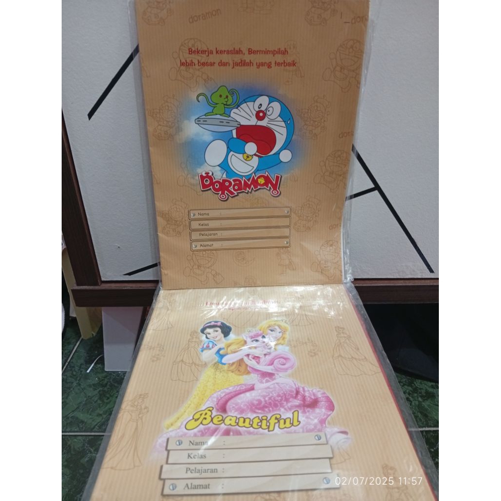 

Sampul Buku Karakter 1pck Isi 20pcs