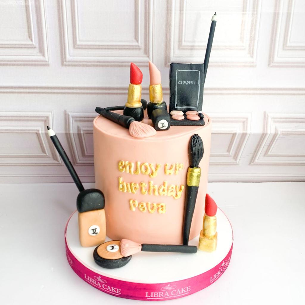 

Kue Ulang Tahun/Birthday Cake/Kue Birthday Tema Make Up/Kue Anak Perempuan/Kue Birthday Jakarta