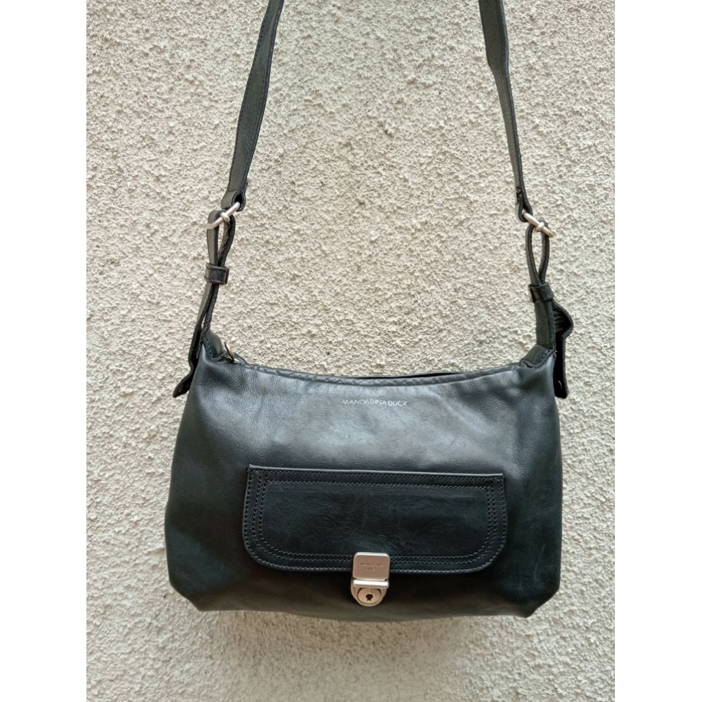 Tas selempang kulit asli Mandarina Duck sling bag. Unisex