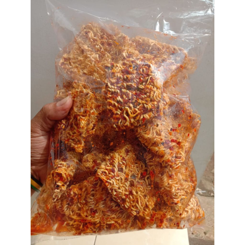 

MIE KERING/MIE TELOR KRIUK PEDAS DAUN JERUK KEMASAN 1KILO /1000GRAM
