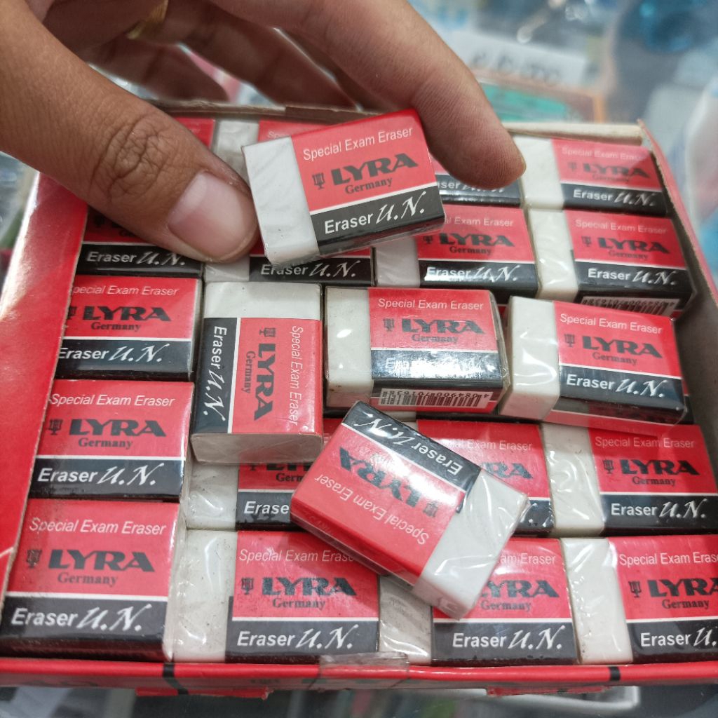 

Penghapus Lyra kecil