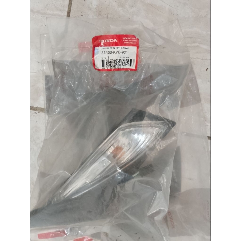 33400-KVB-931 Lampu Sein Depan Kanan Winker Assy R FR Vario Karburator 33400KVB931