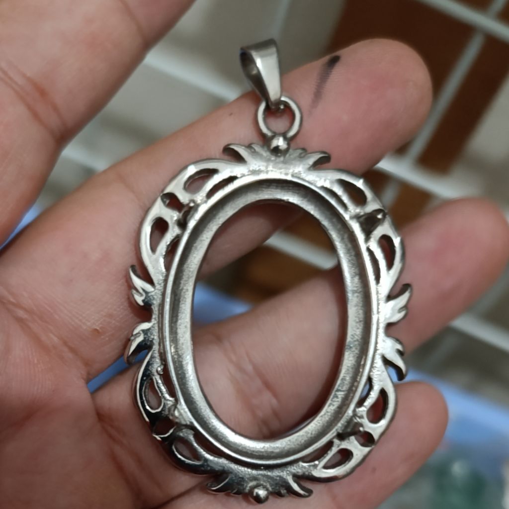 CL 11 Cangkang Emban Ring Liontin Jumbo Titanium 37x27 mm Joss