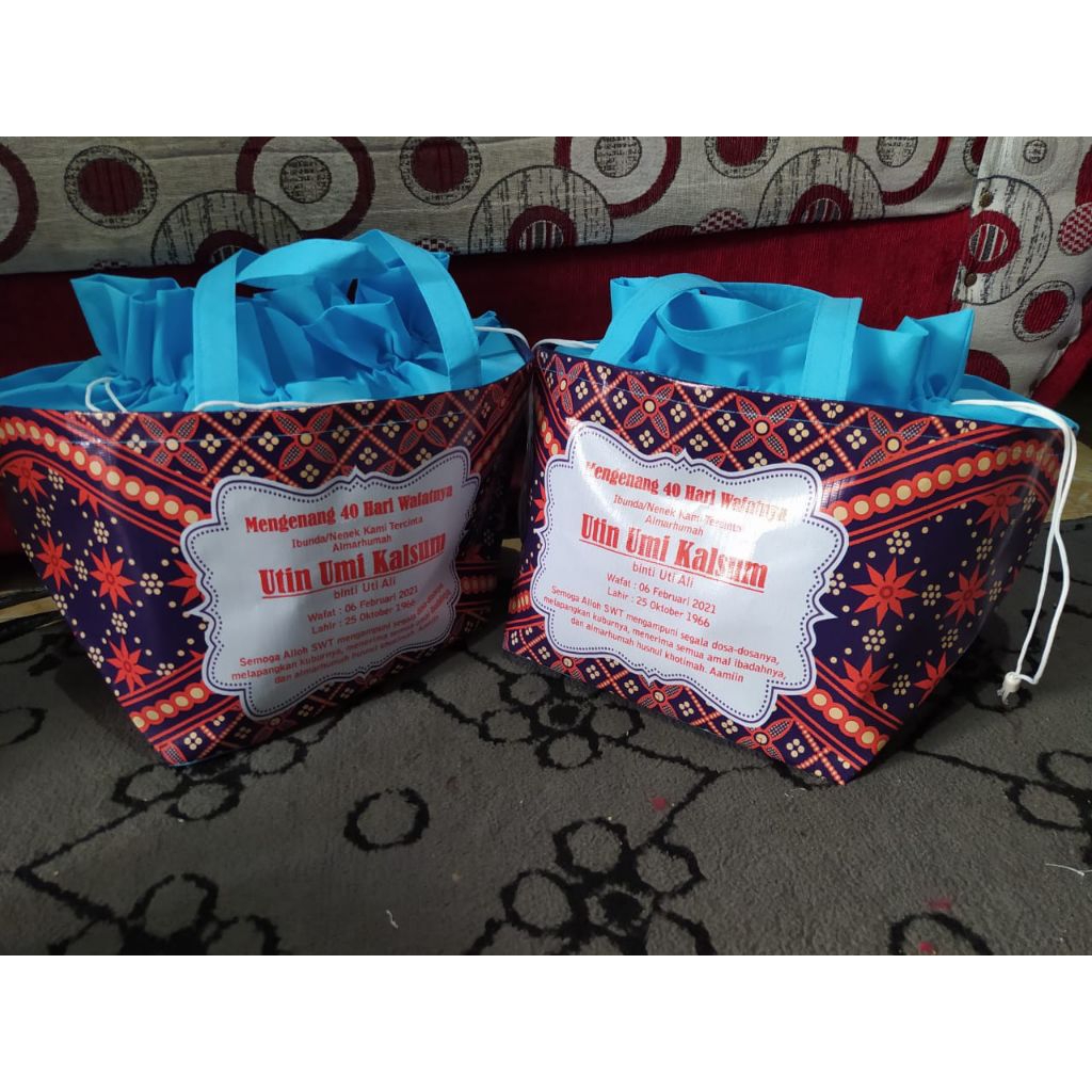 

tas berkat nasi kotak custom Uk. dus 22x22 cm/tas hajatan custom serut banner