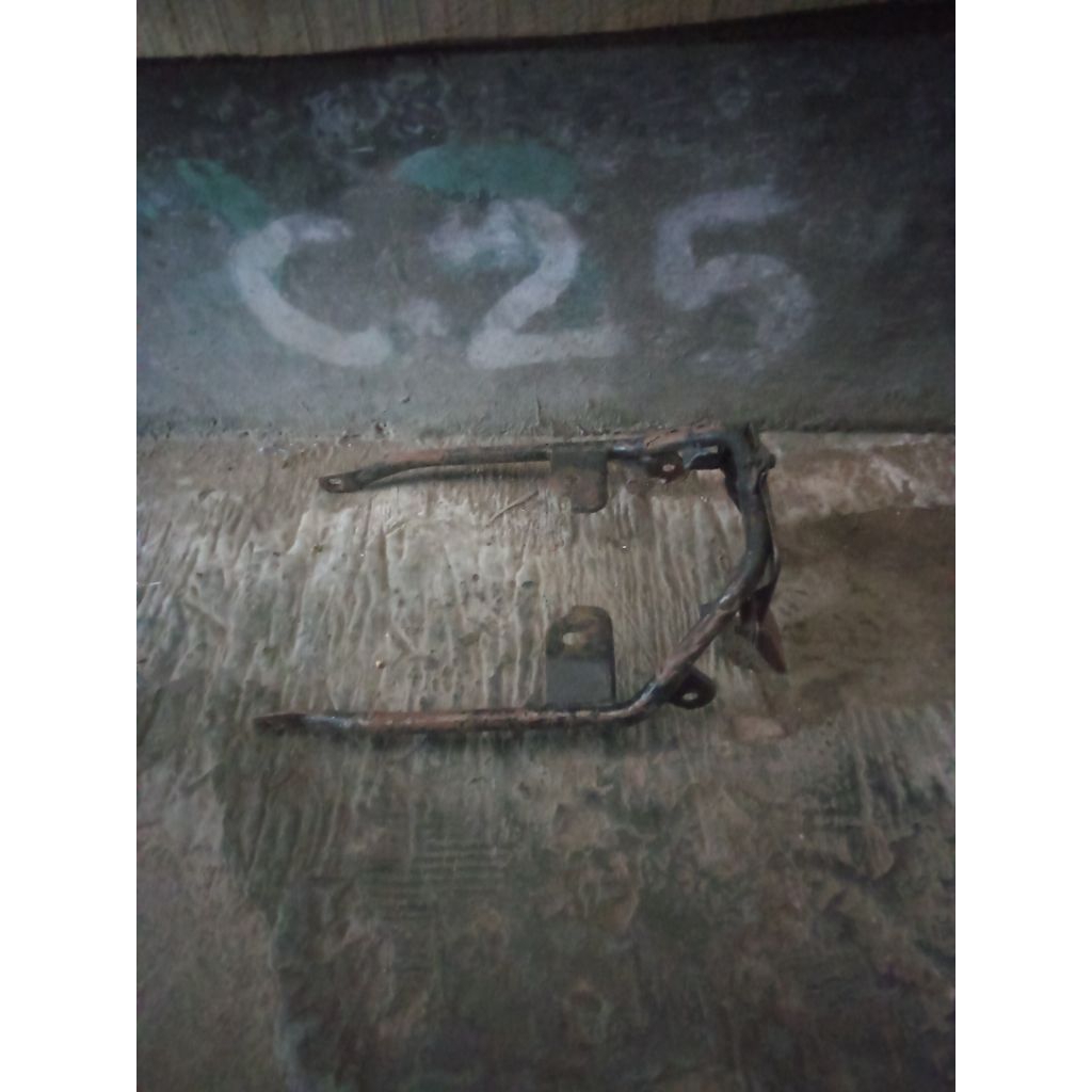 original begel / behel plenger pegangan bawah jok untuk motor Yamaha RX spesial RX S original bekas 