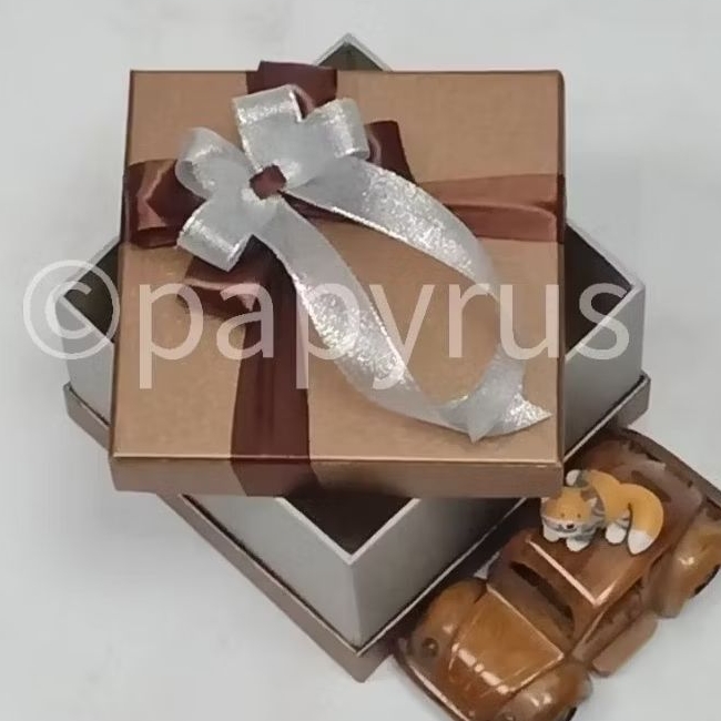 

PAPYRUS Sandwich 15x15 Tinggi 8cm Kotak Kado Gift Box Hardbox Hampers V1
