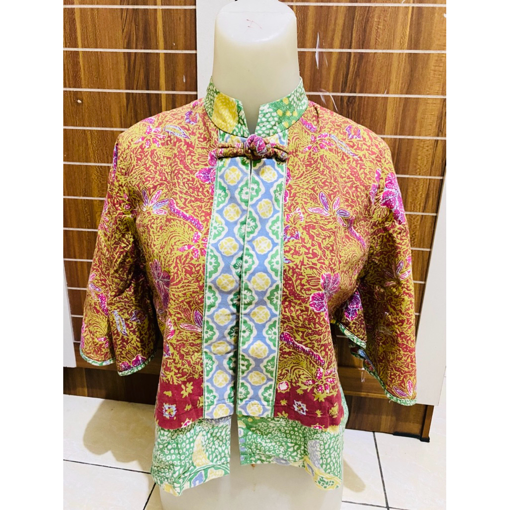 Blazer Batik Wanita Merk Amarilis Preloved – Ukuran S - Kondisi Bagus