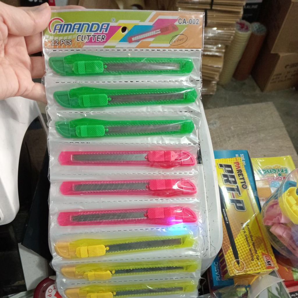 

PISAU KATER RENCENG UKURAN KECIL PER LEMPENG ISI 12 BIJI