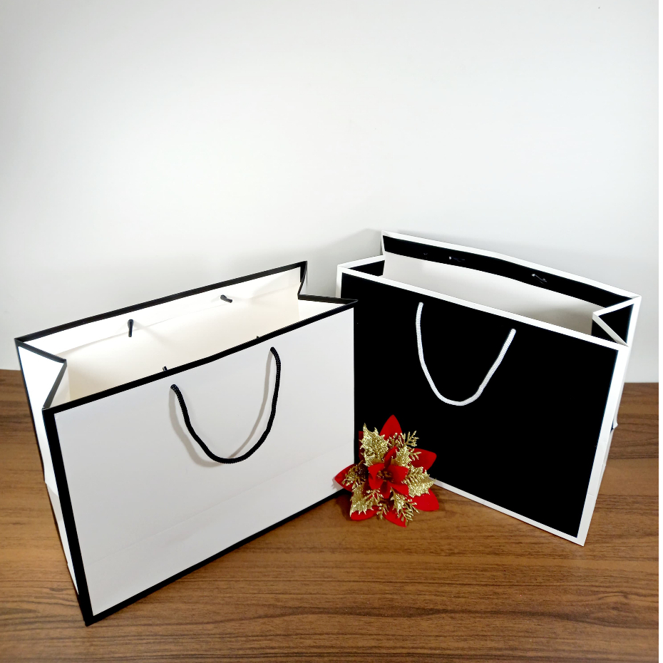 

Paperbag BW Series Uk. 32,5 x 25 x 14 cm