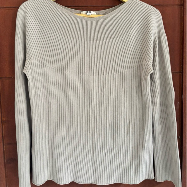 [Preloved] Uniqlo 3D Knit Long Sleeve