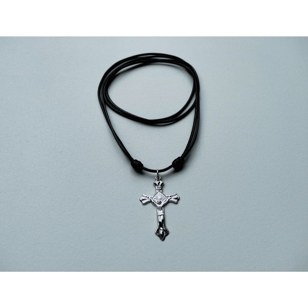 K11 KALUNG TALI SALIB TITANIUM SILVER KATOLIK TALI HITAM POLOS