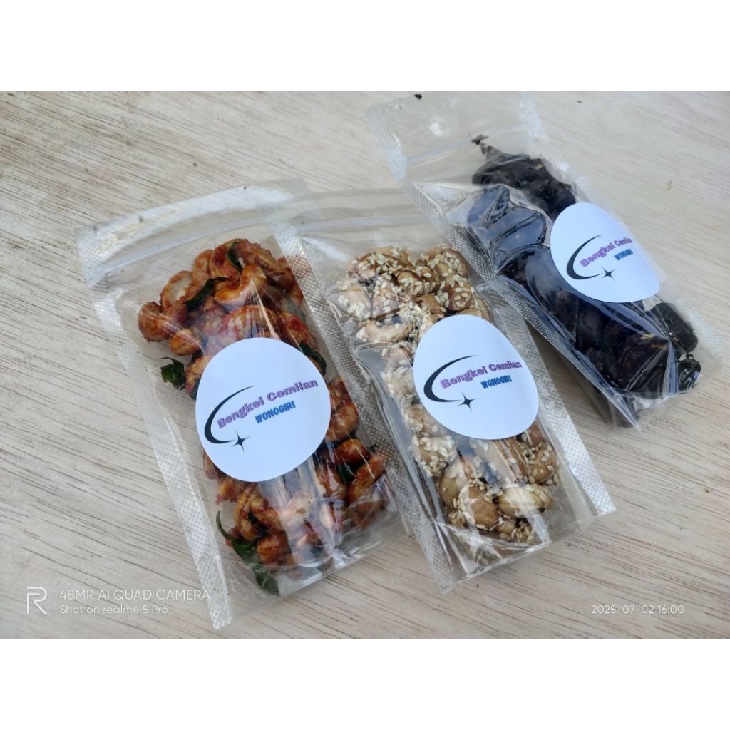 

Kacang Mete - kacang Mede - kacang mete Wonogiri - kacang mete pedas manis - kacang mete mix rasa - kacang mete gurih - kacang mete goreng - cemilan Wonogiri - kacang cemilan