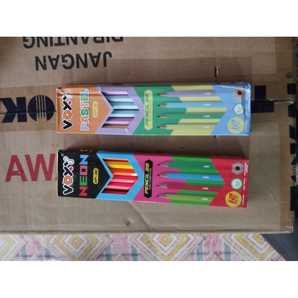 

1 pack 12pcs Pensil 2b voxy neon/pastel sudah ada penghapus di ujung pensil