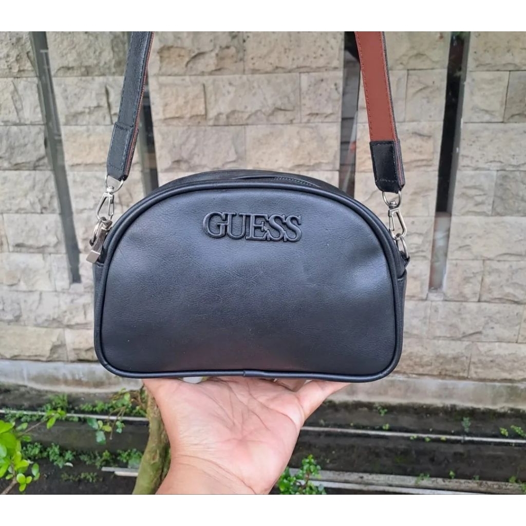 Tas sling guess hitam cakeupp