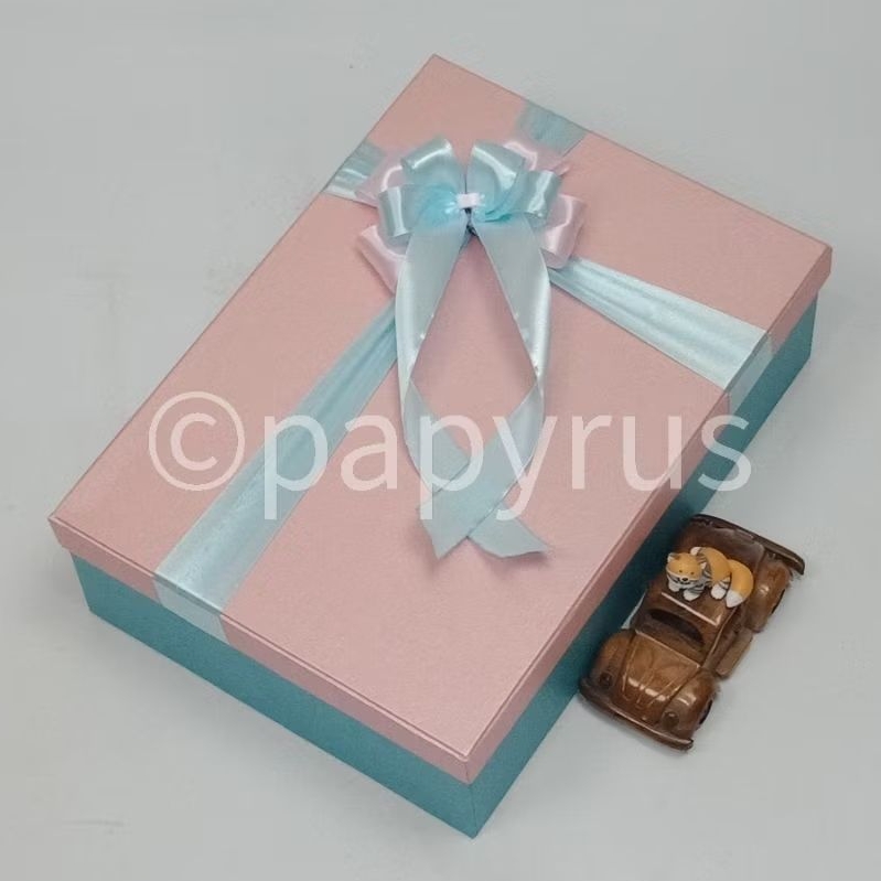 

PAPYRUS Kombinasi 25x35 Tinggi 10cm Kotak Kado Gift Box v1
