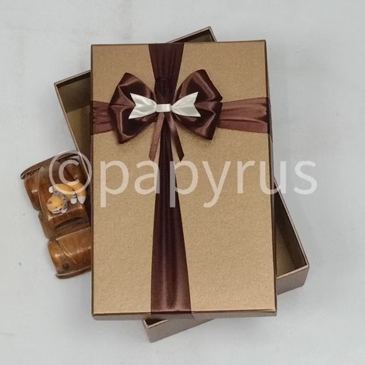 

PAPYRUS 17,5x27,5 Tinggi 5cm Kotak Kado Gift Box V1