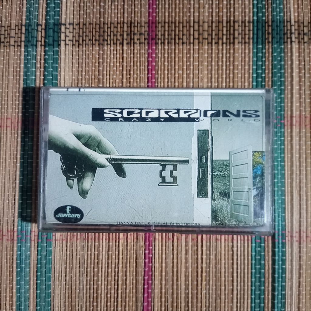 SCORPIONS - CRAZY WORLD " CASSETTE TAPE KASET PITA