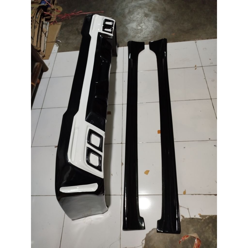 bodykit mobil Sigra belkng samping warna hitam modif putih