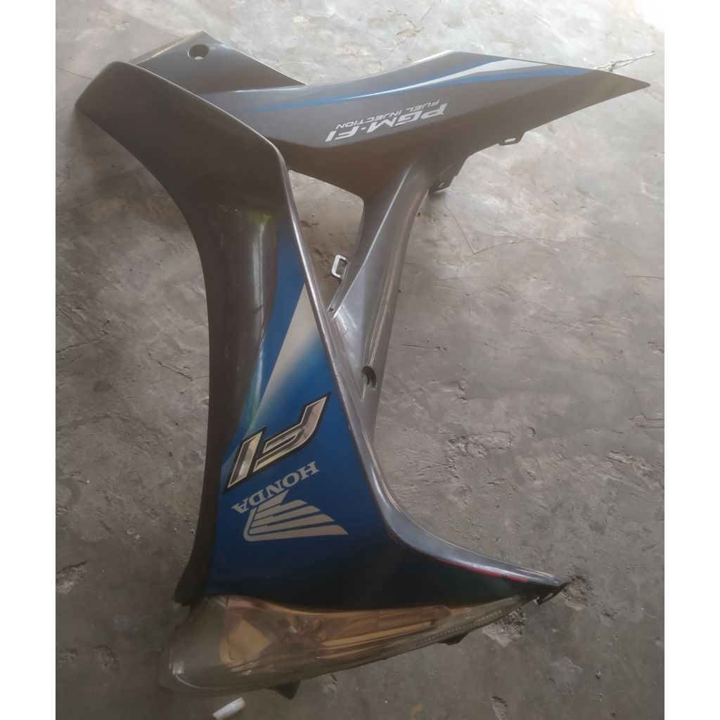 cover body/sayap kanan supra x 125 helm in original lepasan