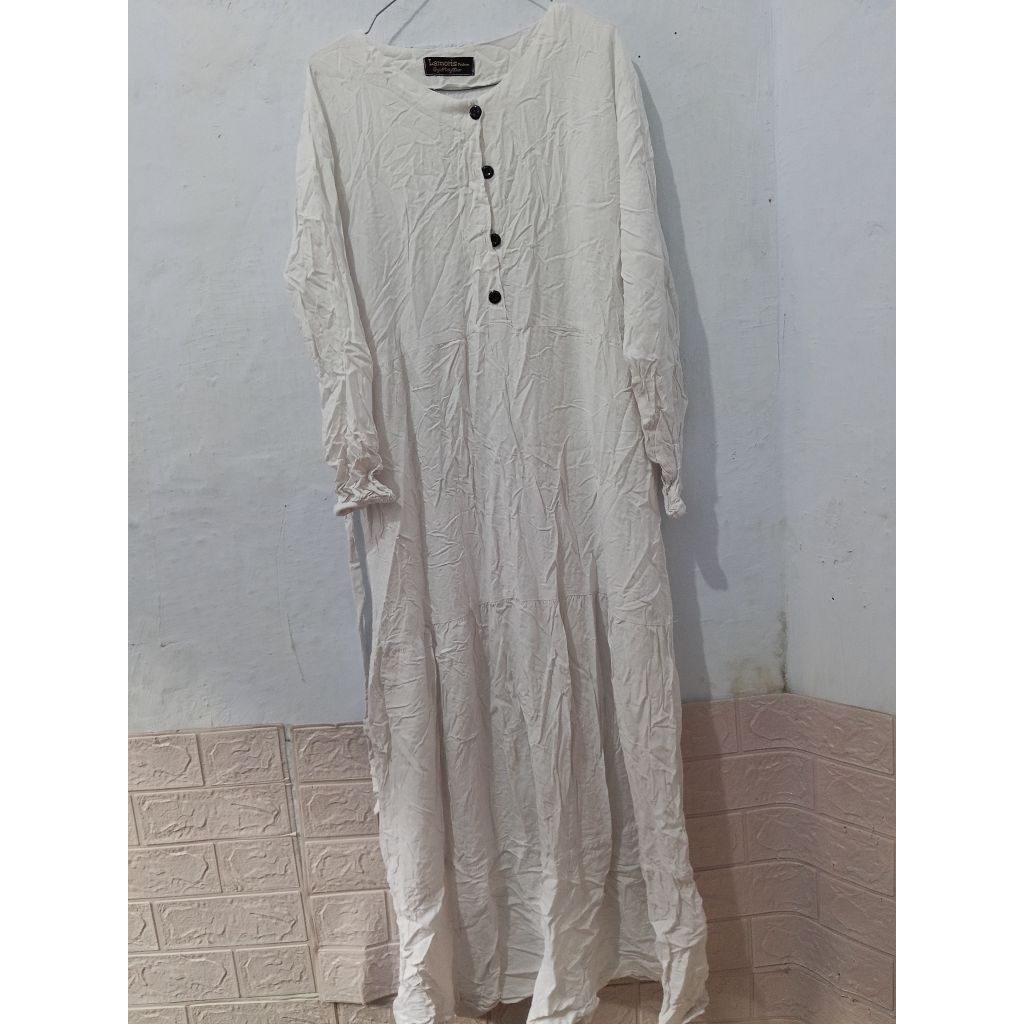 dres putih wanita