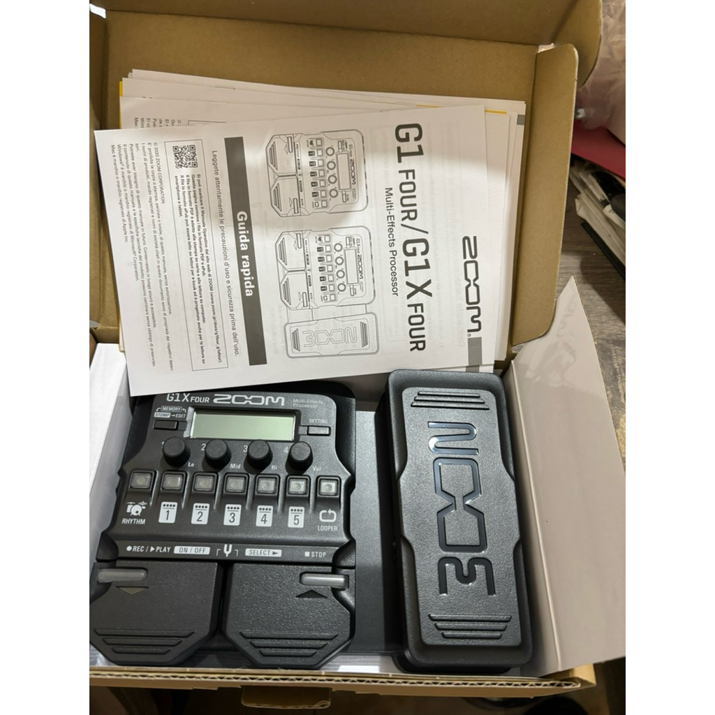 Efek gitar zoom G1x four