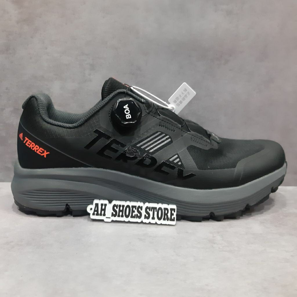 Sepatu Hiking Terrex Boa Black Grey