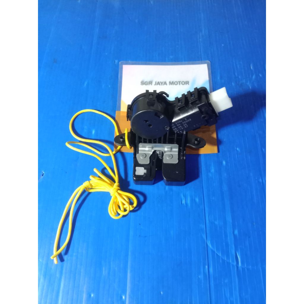 Door Lock Pintu Bagasi Mobil Toyota All New Avanza 2022 Ke Atas Original