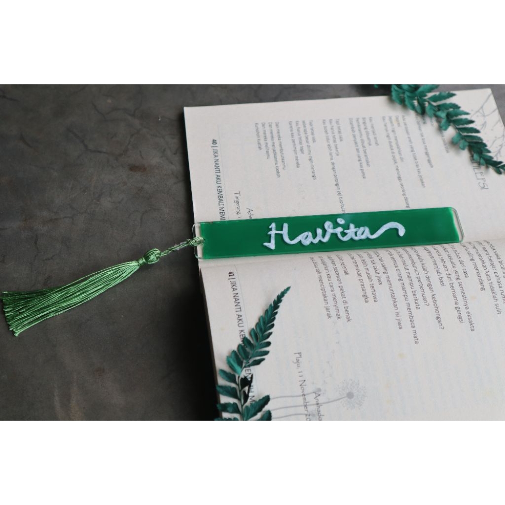 

pembatasbukuakrilikaesthetic